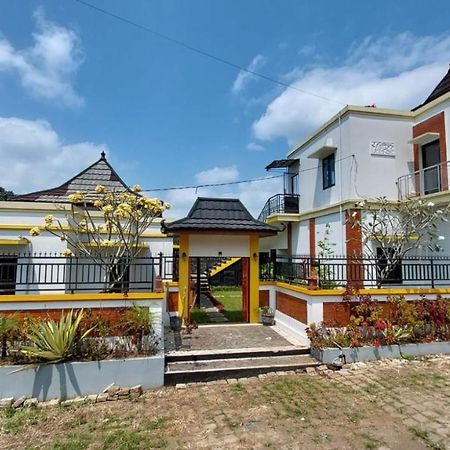 Pool Villa Saung Suluh Purwokerto Exterior foto